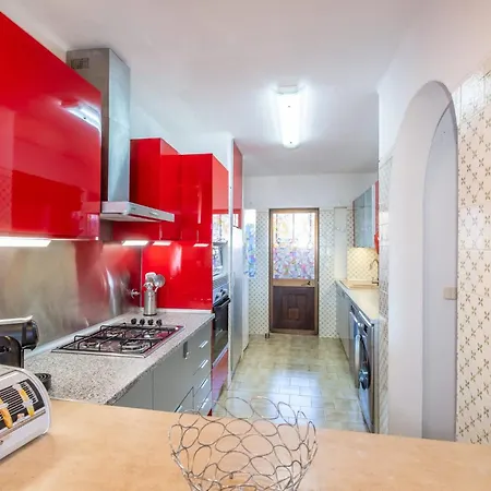 Luna - With A Pool Area With A Lounge Bar