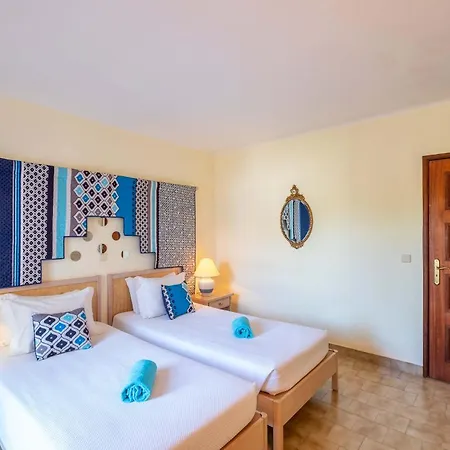 Apartment Luna - With A Pool Area With A Lounge Bar