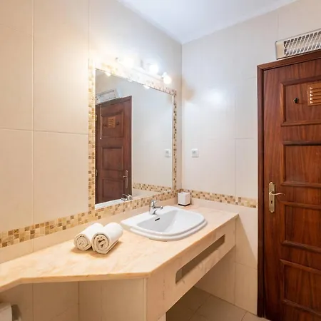 Luna - With A Pool Area With A Lounge Bar Albufeira