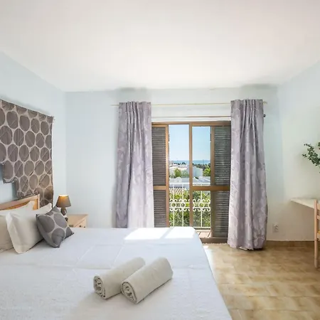 Luna - With A Pool Area With A Lounge Bar Apartamento *