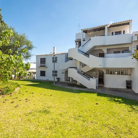 Luna - With A Pool Area With A Lounge Bar Apartamento