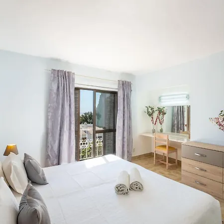 Appartamento Luna - With A Pool Area With A Lounge Bar